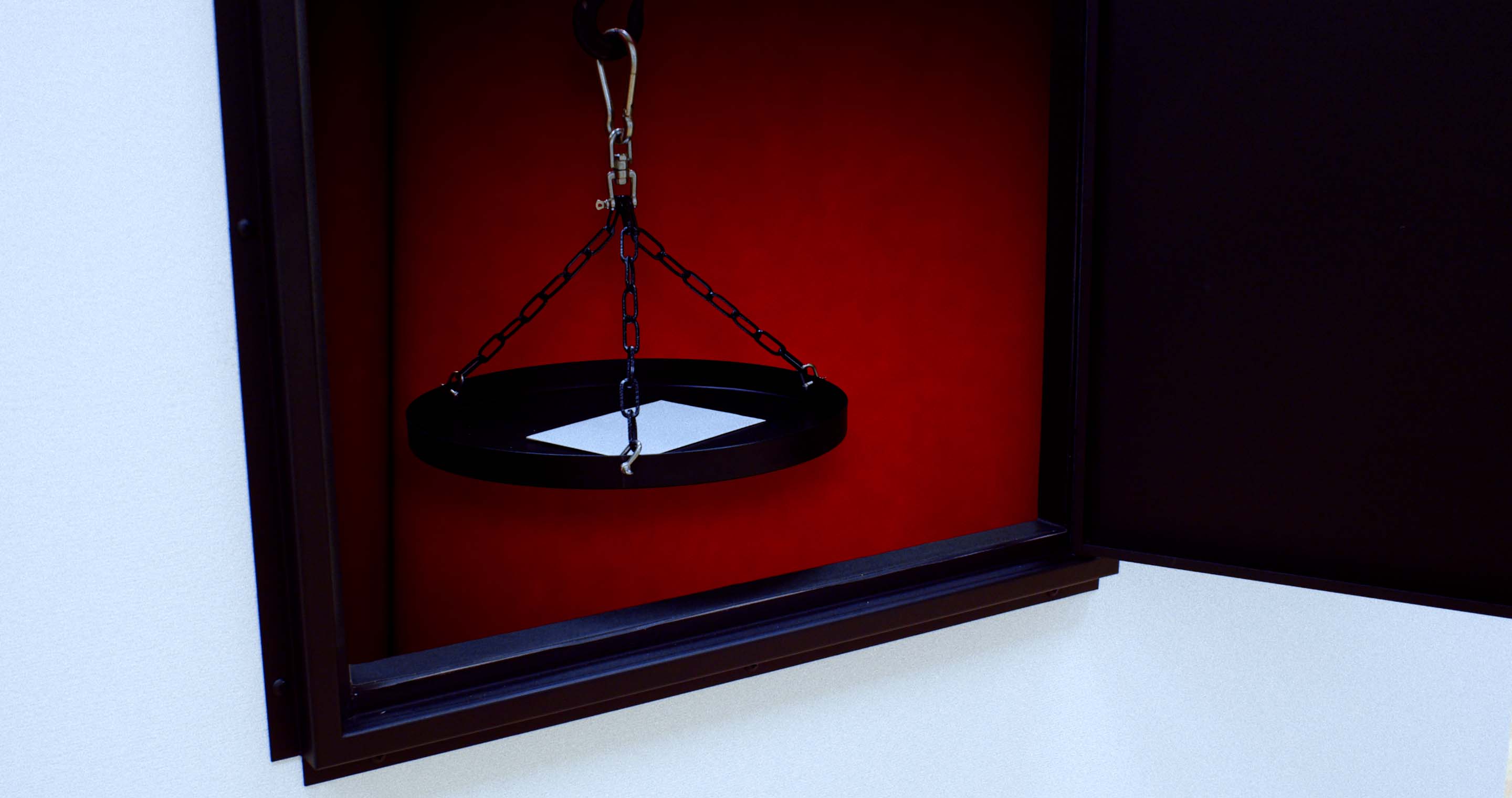 A video installation work ‘Deep River’ by Shigeo Arikawa, Japanese artist based in Amsterdam. アムステルダム在住の日本人アーティスト、有川滋男によるビデオインスタレーション作品「ディープリバー」