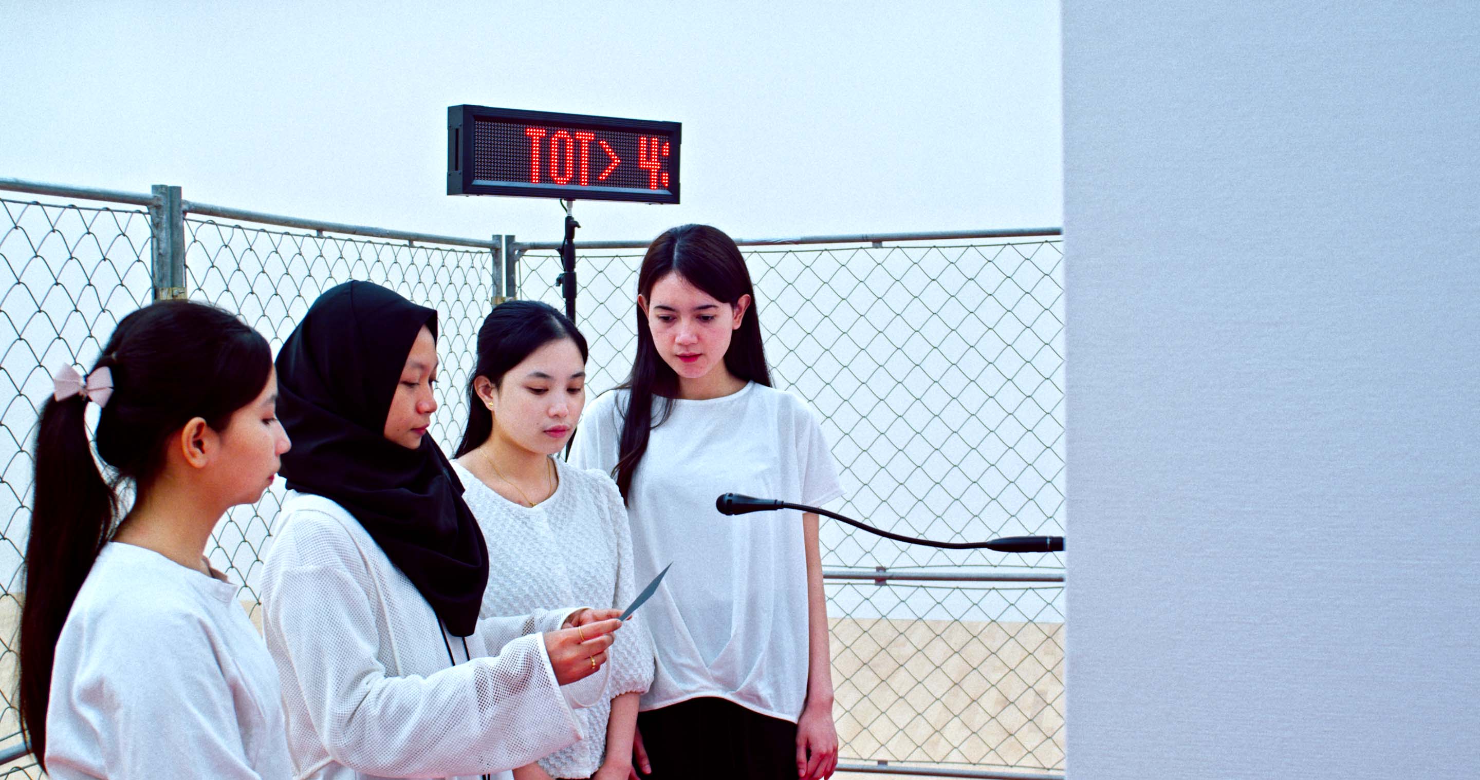 A video installation work ‘Deep River’ by Shigeo Arikawa, Japanese artist based in Amsterdam. アムステルダム在住の日本人アーティスト、有川滋男によるビデオインスタレーション作品「ディープリバー」