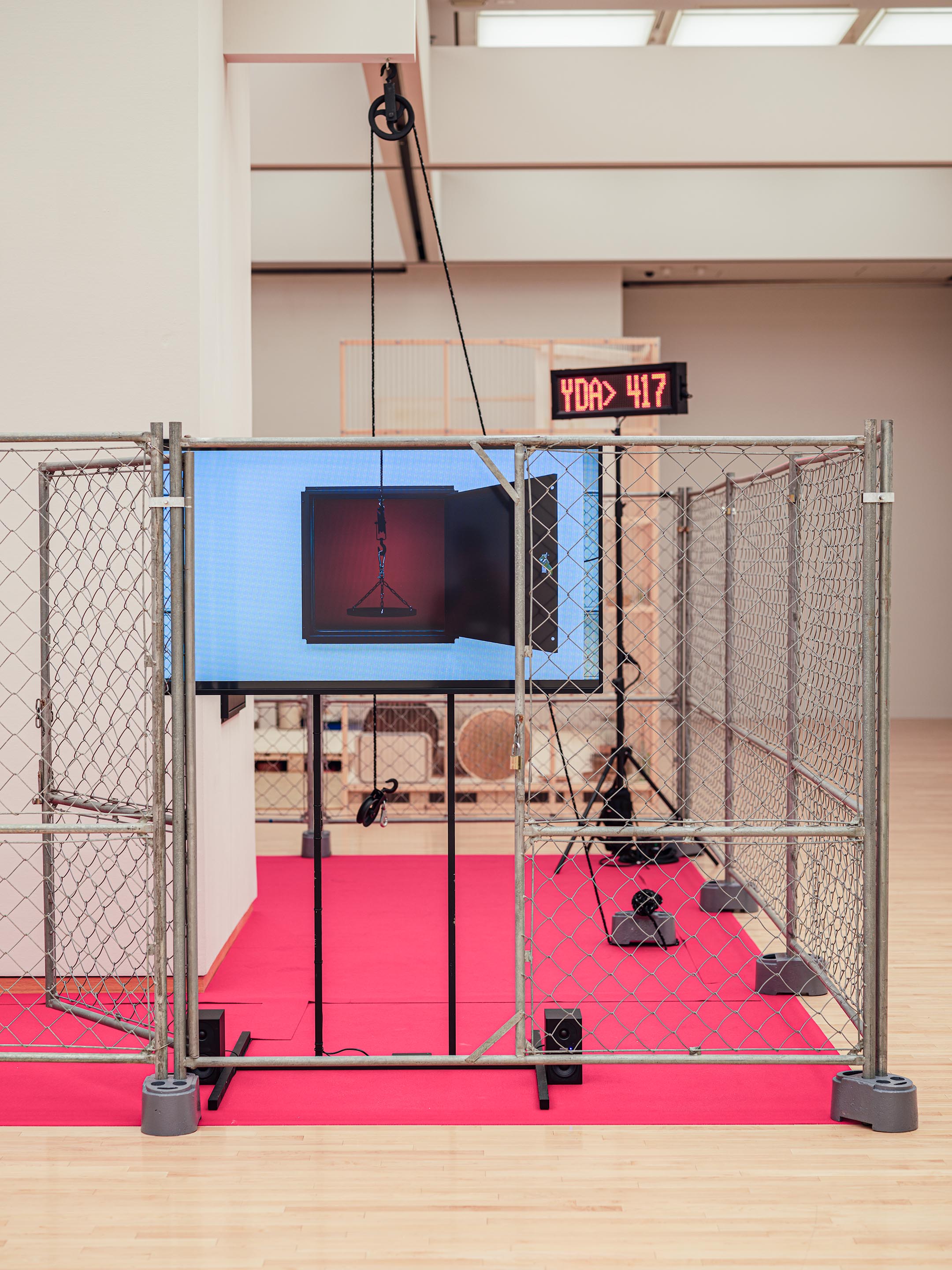 A video installation work ‘Deep River’ by Shigeo Arikawa, Japanese artist based in Amsterdam. アムステルダム在住の日本人アーティスト、有川滋男によるビデオインスタレーション作品「ディープリバー」