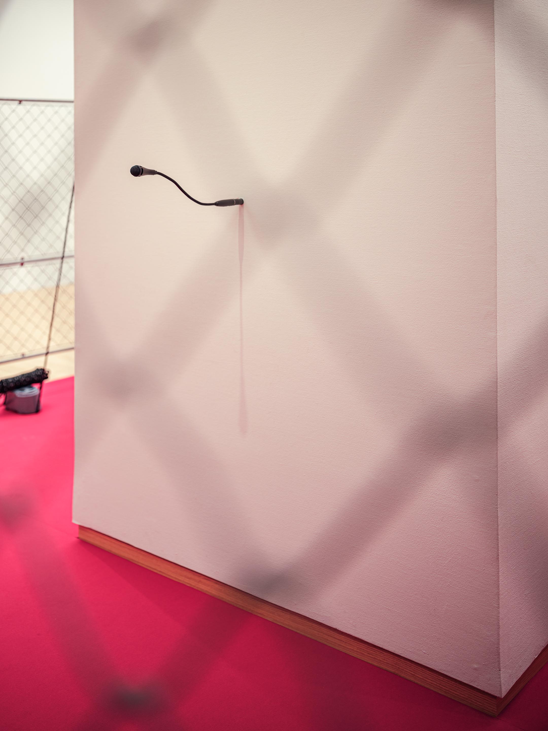 A video installation work ‘Deep River’ by Shigeo Arikawa, Japanese artist based in Amsterdam. アムステルダム在住の日本人アーティスト、有川滋男によるビデオインスタレーション作品「ディープリバー」