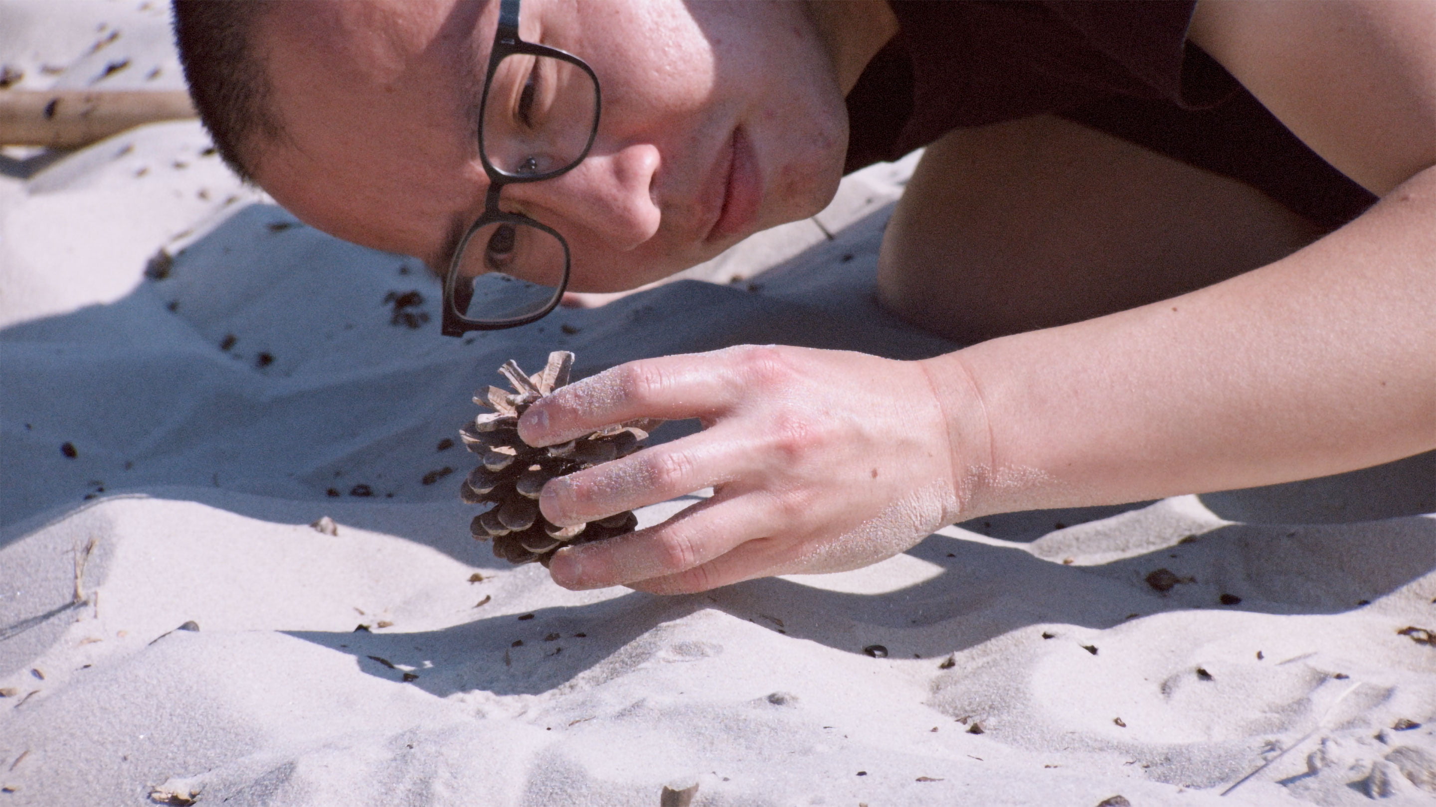 A film ‘Strange Bells’ by Shigeo Arikawa, Japanese artist based in Amsterdam. アムステルダム在住の日本人アーティスト、有川滋男による映像作品「Strange Bells」