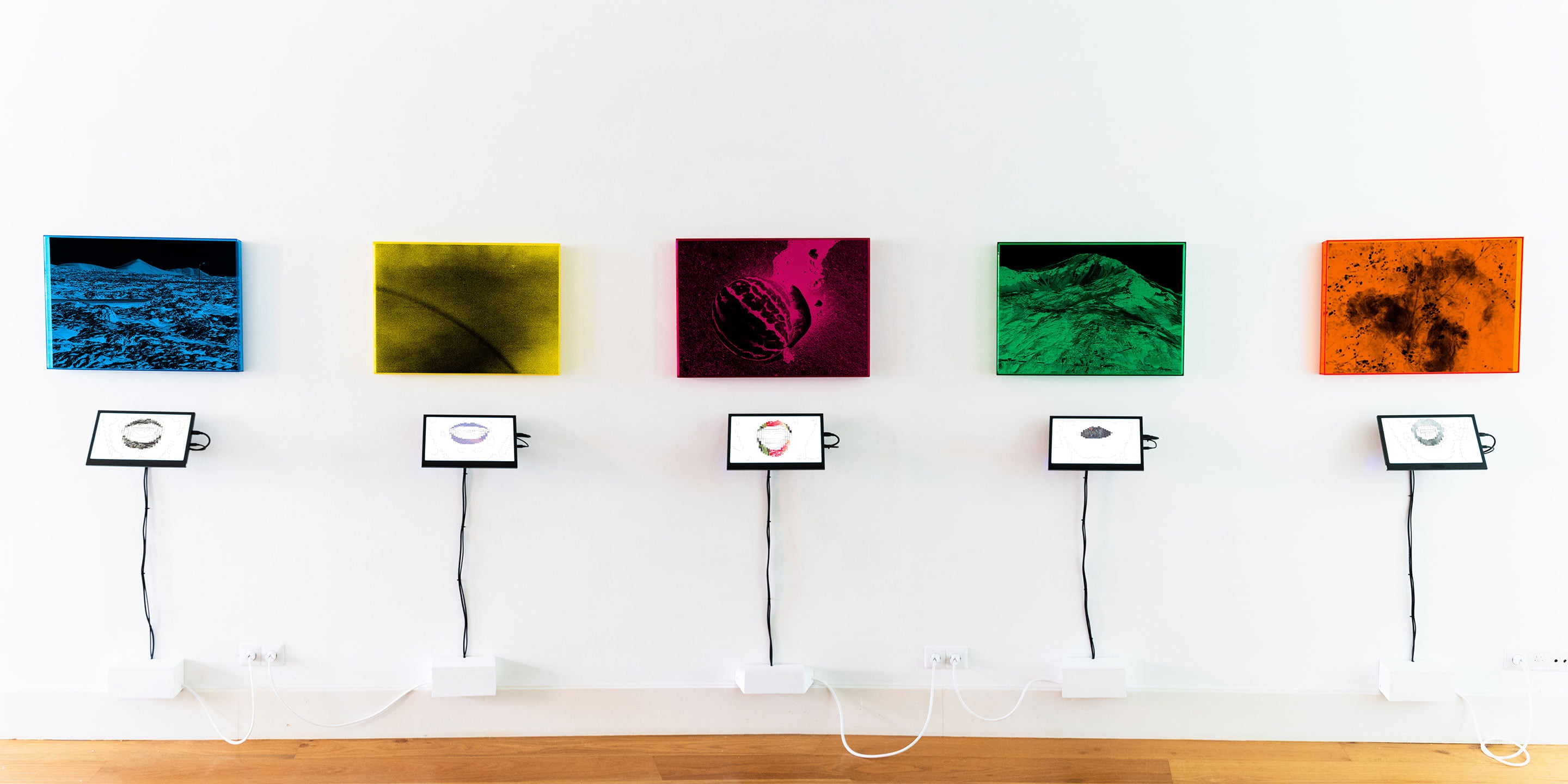 A photograph work ‘VOICEOVER’ by Shigeo Arikawa, Japanese artist based in Amsterdam. アムステルダム在住の日本人アーティスト、有川滋男による写真作品「VOICEOVER」