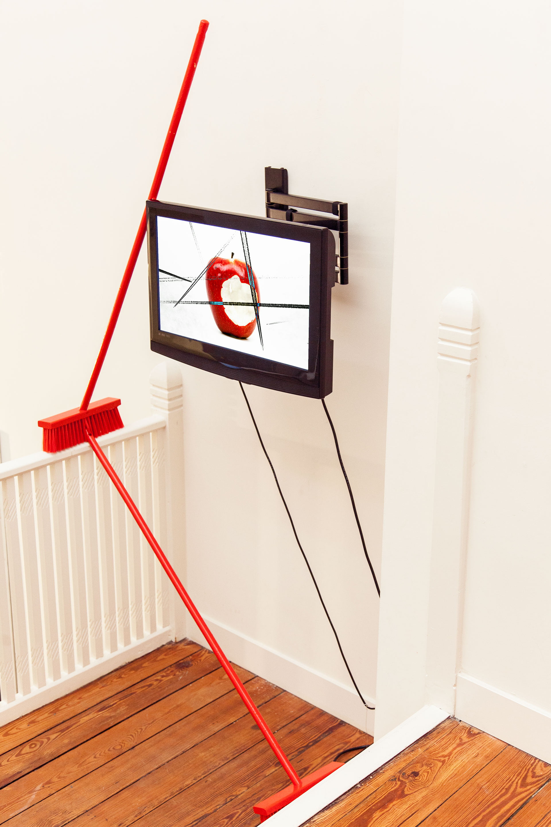 A video installation work ‘ Blue is the color of what you saw.’ by Shigeo Arikawa, Japanese artist based in Amsterdam. アムステルダム在住の日本人アーティスト、有川滋男によるビデオインスタレーション作品「青は視た色」