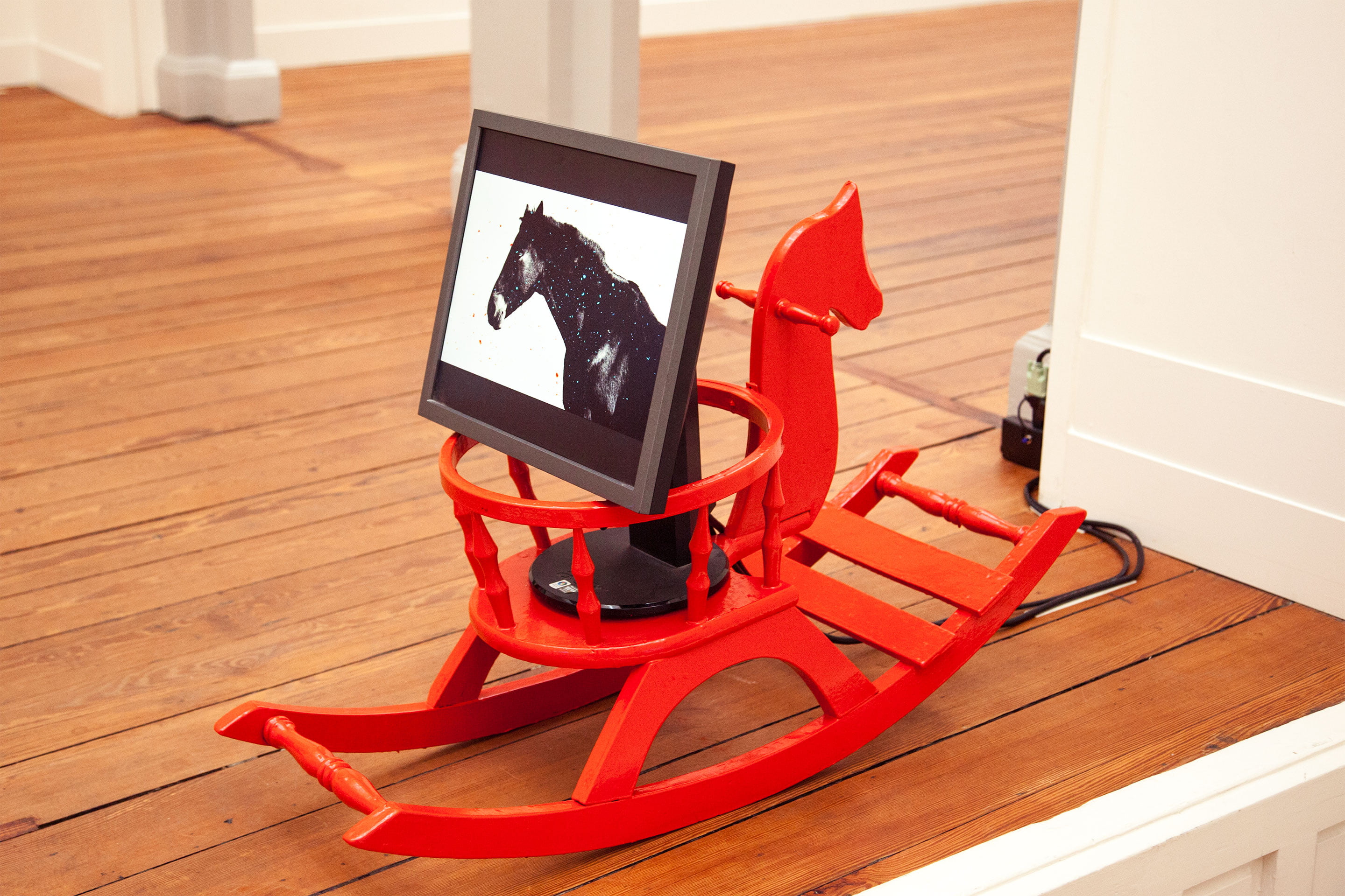 A video installation work ‘ Blue is the color of what you saw.’ by Shigeo Arikawa, Japanese artist based in Amsterdam. アムステルダム在住の日本人アーティスト、有川滋男によるビデオインスタレーション作品「青は視た色」