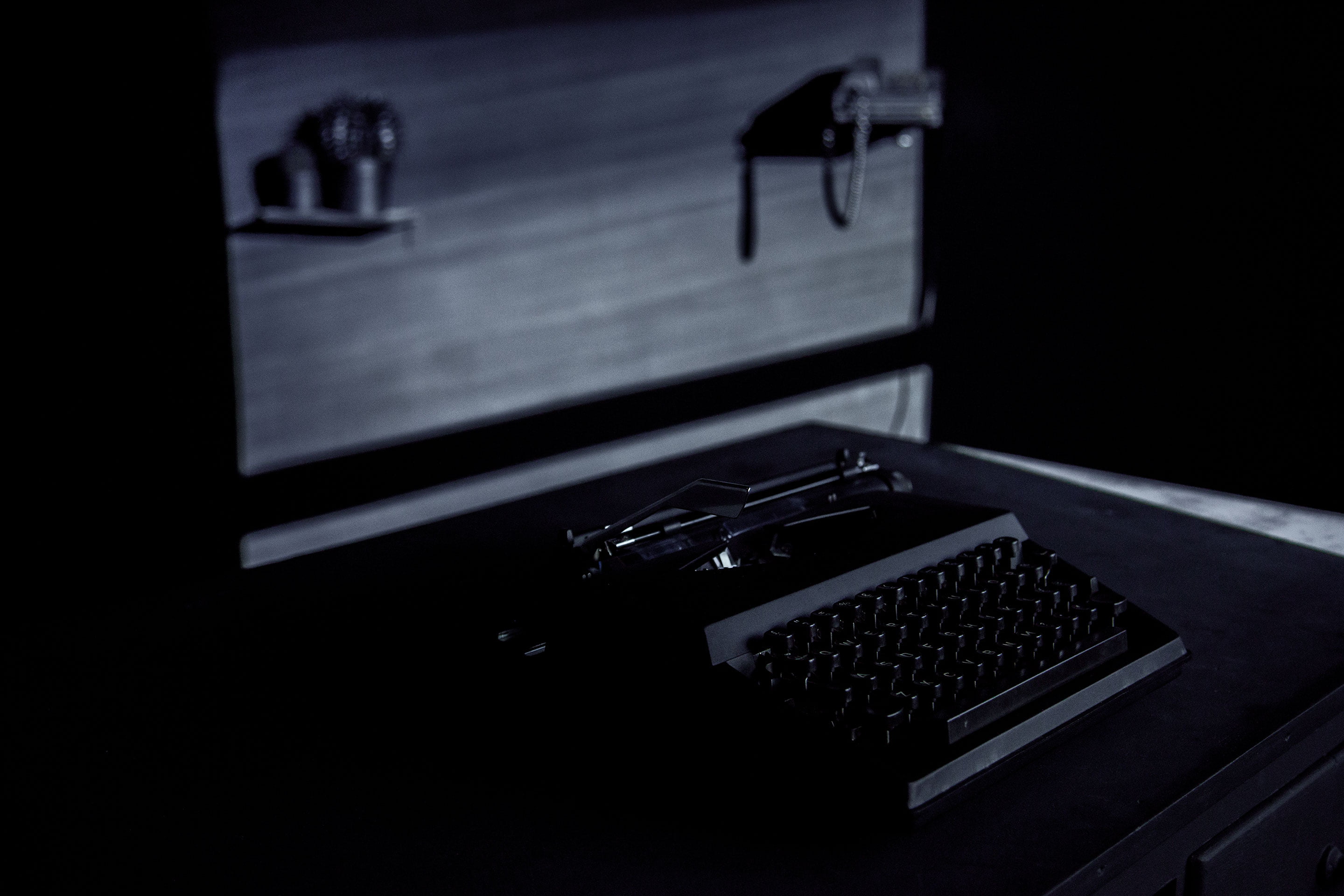 A video installation work ‘The Figure: PART II -To Darkness-’ by Shigeo Arikawa, Japanese artist based in Amsterdam. アムステルダム在住の日本人アーティスト、有川滋男によるビデオインスタレーション作品「The Figure: PART II -To Darkness-」