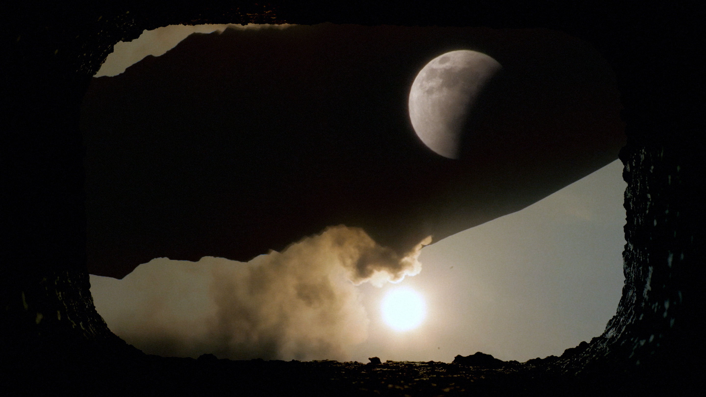 A film ‘IT HAS ALREADY BEEN ENDED BEFORE YOU CAN SEE THE END.’ by Shigeo Arikawa, Japanese artist based in Amsterdam. アムステルダム在住の日本人アーティスト、有川滋男による映像作品「IT HAS ALREADY BEEN ENDED BEFORE YOU CAN SEE THE END.」