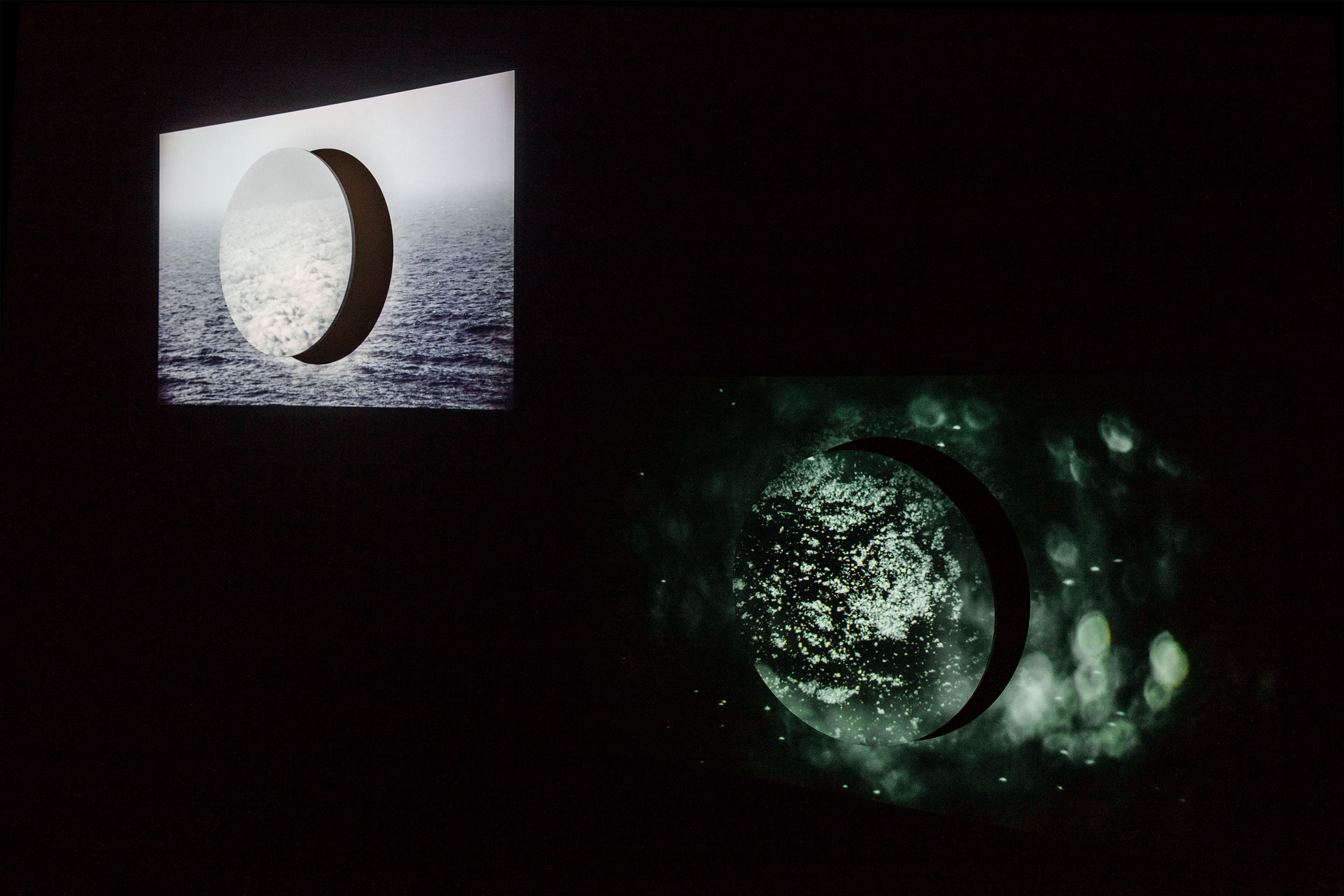 A video installation work ‘Melting Points’ by Shigeo Arikawa, Japanese artist based in Amsterdam. アムステルダム在住の日本人アーティスト、有川滋男によるビデオインスタレーション作品「融解点」