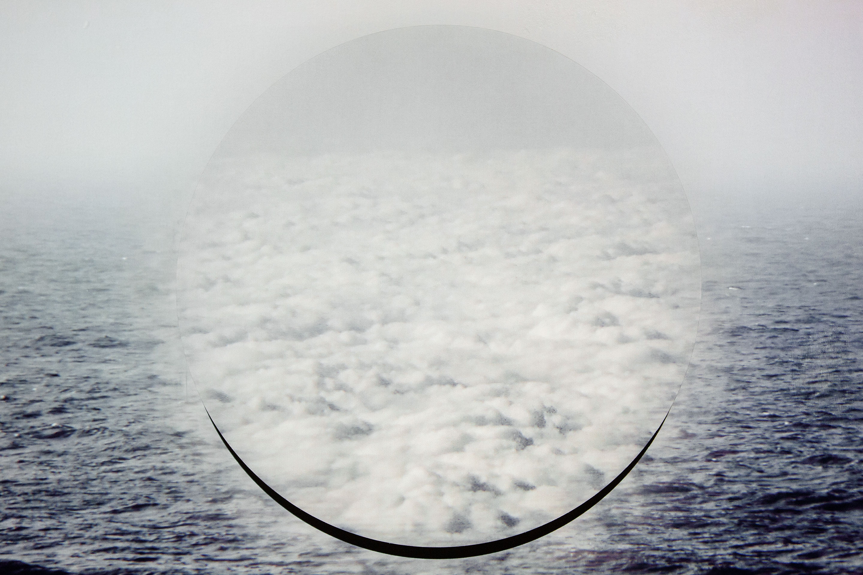 A video installation work ‘Melting Points’ by Shigeo Arikawa, Japanese artist based in Amsterdam. アムステルダム在住の日本人アーティスト、有川滋男によるビデオインスタレーション作品「融解点」