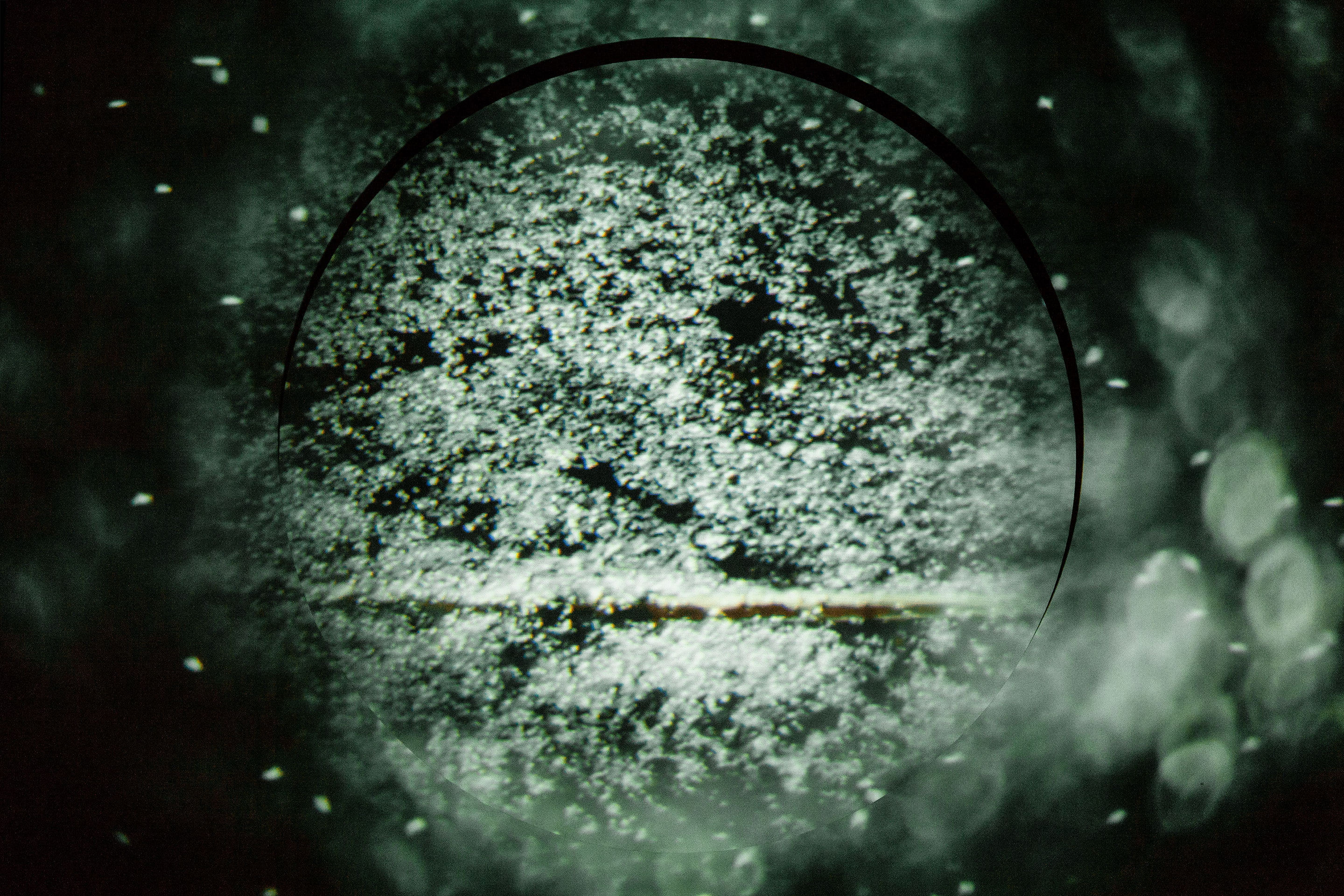 A video installation work ‘Melting Points’ by Shigeo Arikawa, Japanese artist based in Amsterdam. アムステルダム在住の日本人アーティスト、有川滋男によるビデオインスタレーション作品「融解点」