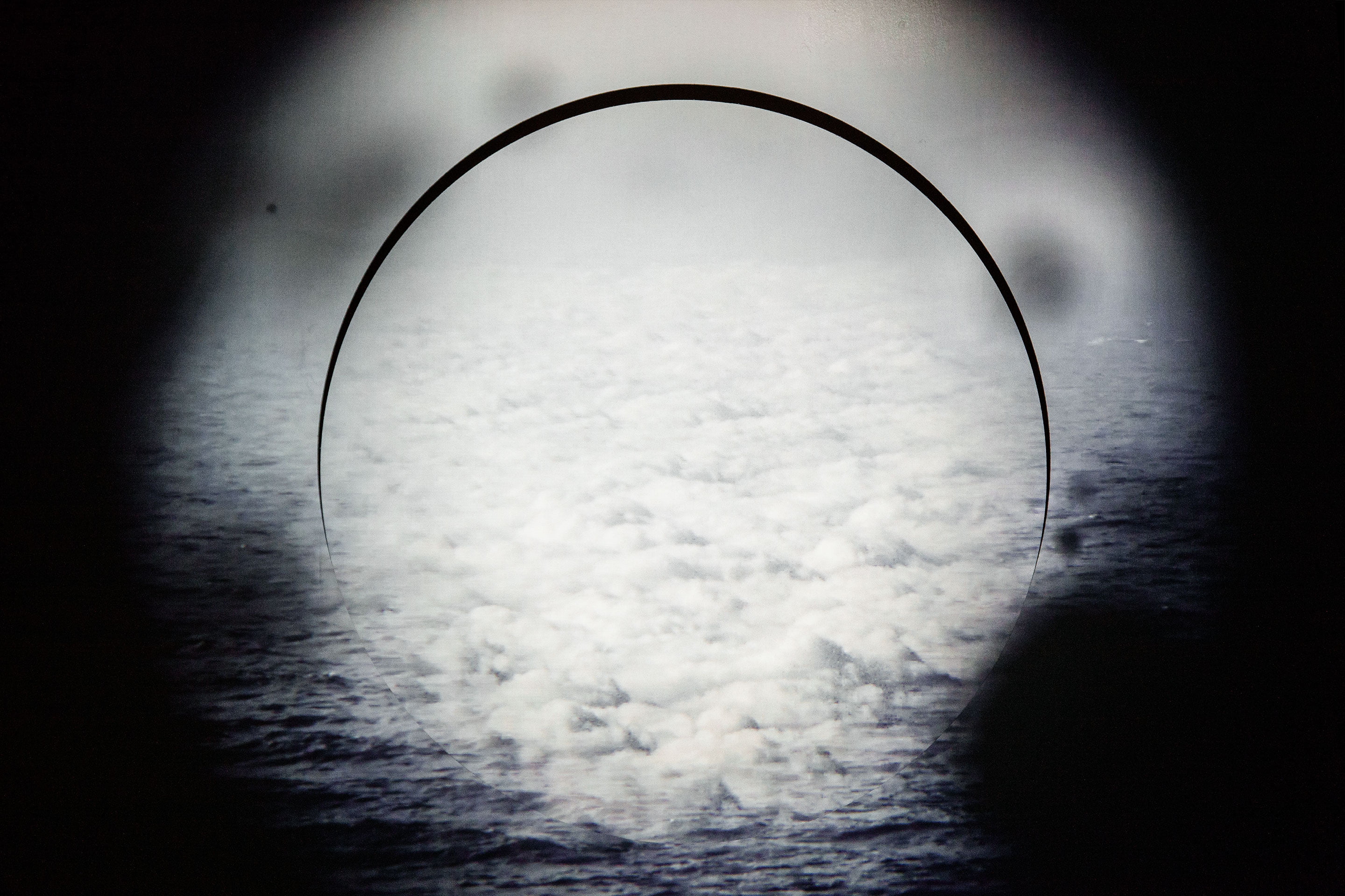 A video installation work ‘Melting Points’ by Shigeo Arikawa, Japanese artist based in Amsterdam. アムステルダム在住の日本人アーティスト、有川滋男によるビデオインスタレーション作品「融解点」