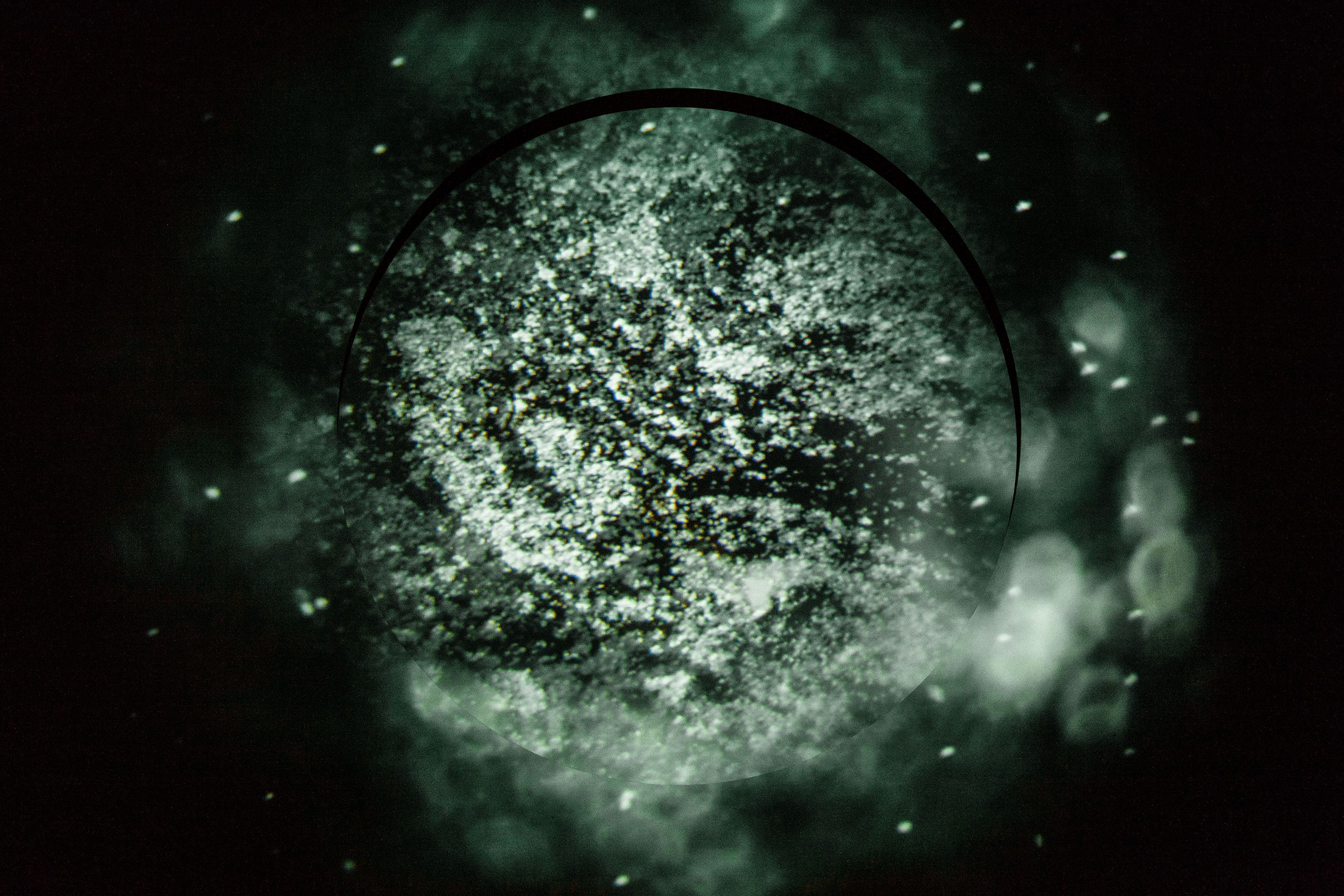 A video installation work ‘Melting Points’ by Shigeo Arikawa, Japanese artist based in Amsterdam. アムステルダム在住の日本人アーティスト、有川滋男によるビデオインスタレーション作品「融解点」