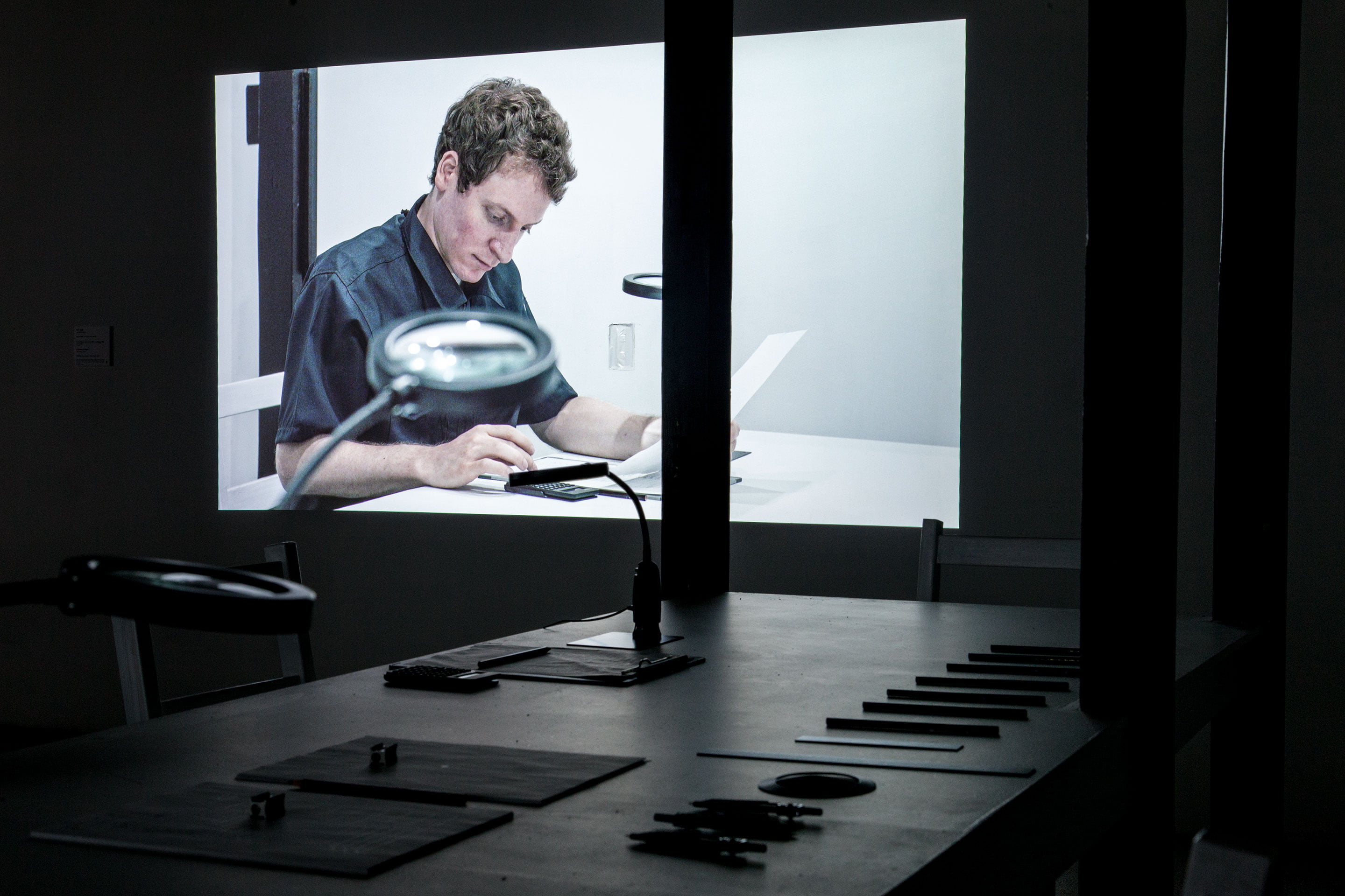 A video installation work ‘Gold Town’ by Shigeo Arikawa, Japanese artist based in Amsterdam. アムステルダム在住の日本人アーティスト、有川滋男によるビデオインスタレーション作品「Gold Town」