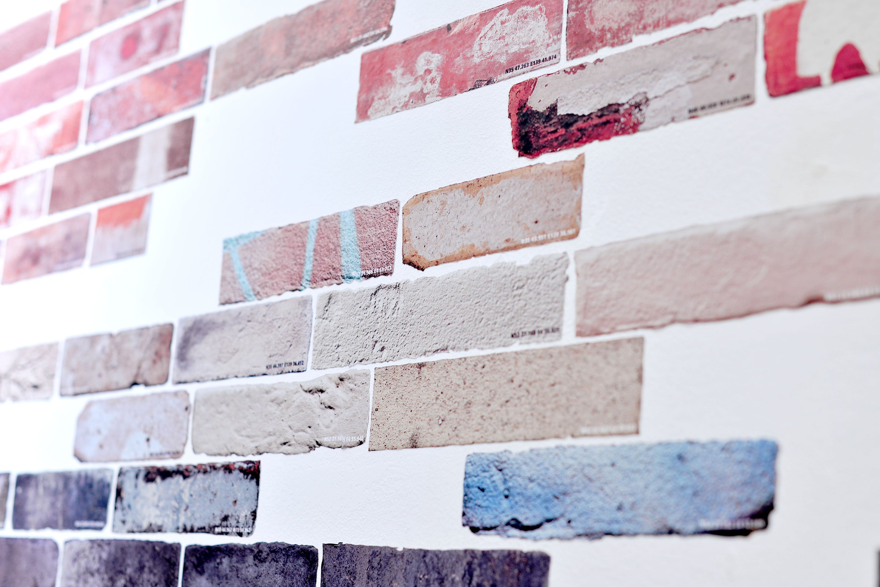 A video installation work ‘Somewhere standing here is anywhere.’ by Shigeo Arikawa, Japanese artist based in Amsterdam. アムステルダム在住の日本人アーティスト、有川滋男によるビデオインスタレーション作品「ここに立つ何処かは何処か」